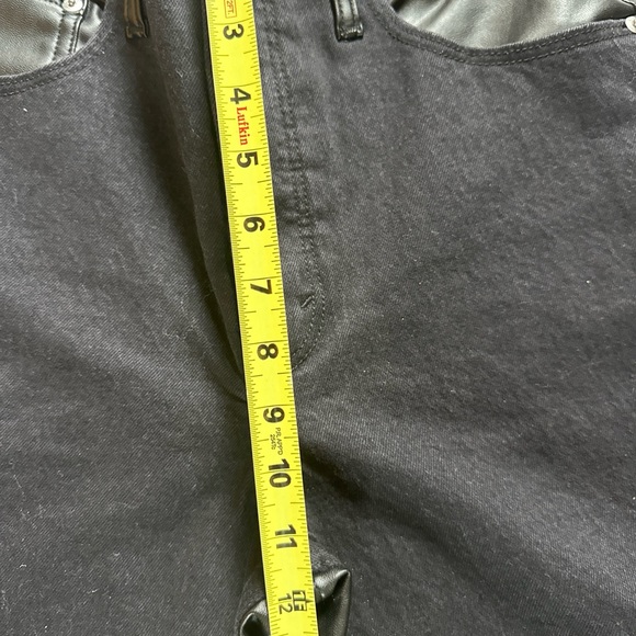 Abercrombie & Fitch The 90’s Straight Ultra High Rise Jean & Leather - Picture 10 of 11